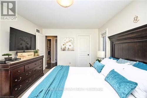 98 Cardinal Crescent, Welland, ON - Indoor Photo Showing Bedroom