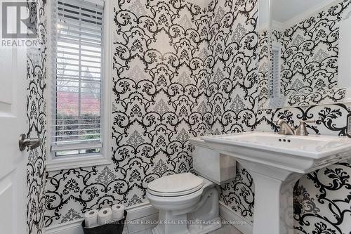 112 Hillcrest Avenue, Hamilton, ON - Indoor Photo Showing Bathroom