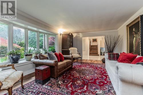 112 Hillcrest Avenue, Hamilton, ON - Indoor Photo Showing Living Room