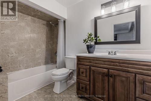 112 Hillcrest Avenue, Hamilton, ON - Indoor Photo Showing Bathroom