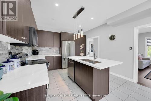 1 Walker Boulevard, New Tecumseth, ON - Indoor Photo Showing Kitchen With Stainless Steel Kitchen With Double Sink With Upgraded Kitchen