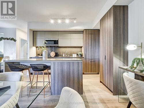 501 - 21 Park Street E, Mississauga, ON - Indoor Photo Showing Kitchen