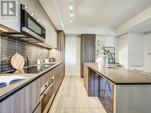 501 - 21 Park Street E, Mississauga, ON - Indoor Photo Showing Kitchen