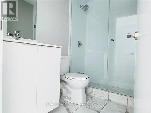 5007 - 30 Shore Breeze Drive, Toronto, ON - Indoor Photo Showing Bathroom