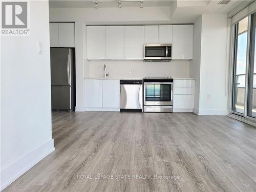 5007 - 30 Shore Breeze Drive, Toronto, ON - Indoor Photo Showing Kitchen