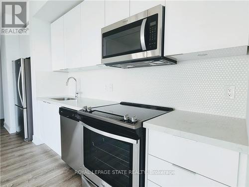 5007 - 30 Shore Breeze Drive, Toronto, ON - Indoor Photo Showing Kitchen