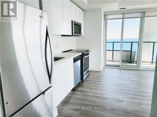 5007 - 30 Shore Breeze Drive, Toronto, ON - Indoor Photo Showing Kitchen