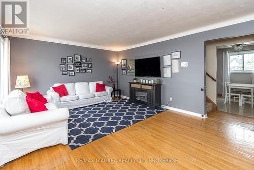 5 Glen Avenue, St. Catharines (458 - Western Hill), ON - Indoor Photo Showing Living Room With Fireplace