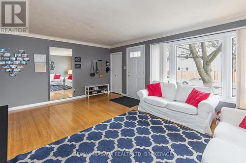 5 Glen Avenue, St. Catharines (458 - Western Hill), ON - Indoor Photo Showing Living Room