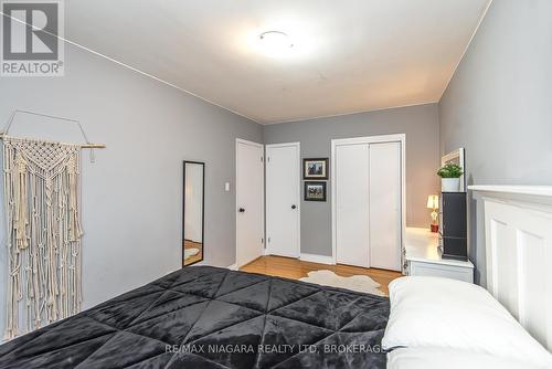 5 Glen Avenue, St. Catharines (458 - Western Hill), ON - Indoor Photo Showing Bedroom