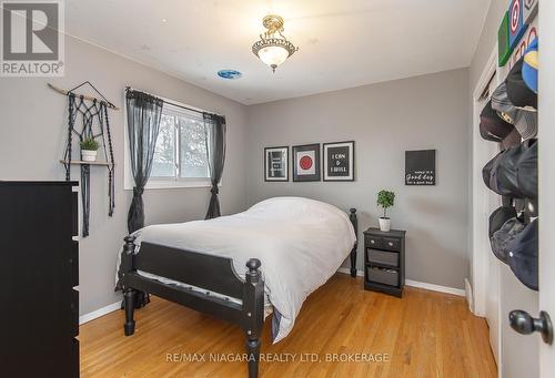 5 Glen Avenue, St. Catharines (458 - Western Hill), ON - Indoor Photo Showing Bedroom