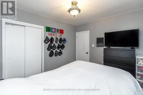 5 Glen Avenue, St. Catharines (458 - Western Hill), ON - Indoor Photo Showing Bedroom