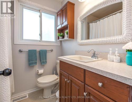 5 Glen Avenue, St. Catharines (458 - Western Hill), ON - Indoor Photo Showing Bathroom