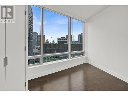 30X4 1077 W Cordova Street, Vancouver, BC - Indoor Photo Showing Other Room