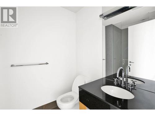 30X4 1077 W Cordova Street, Vancouver, BC - Indoor Photo Showing Bathroom