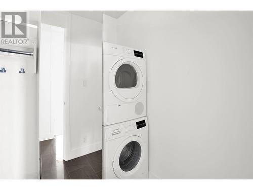 30X4 1077 W Cordova Street, Vancouver, BC - Indoor Photo Showing Laundry Room