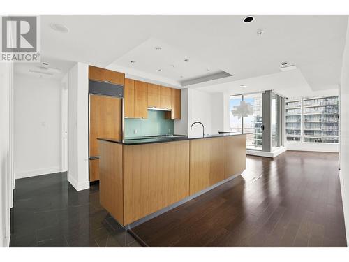 30X4 1077 W Cordova Street, Vancouver, BC - Indoor Photo Showing Kitchen