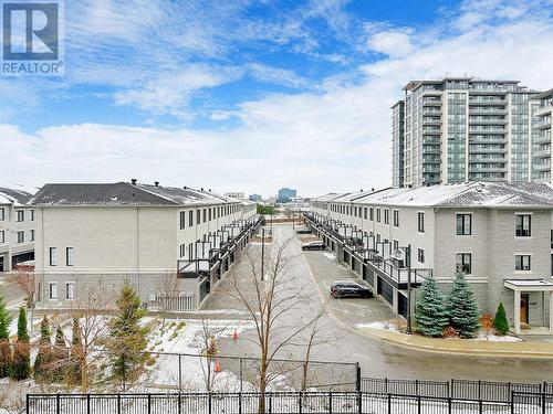 301 - 376 Highway 7 E, Richmond Hill, ON - Outdoor