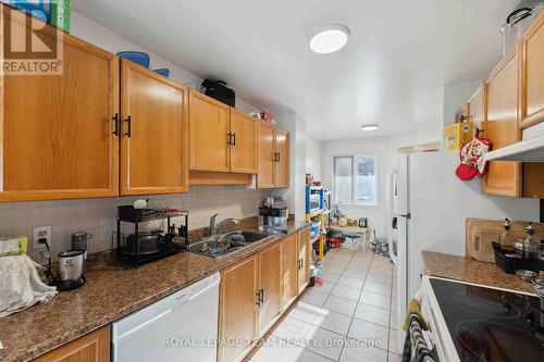 121 Ashpark Crescent, Ottawa, ON - Indoor Photo Showing Kitchen With Double Sink