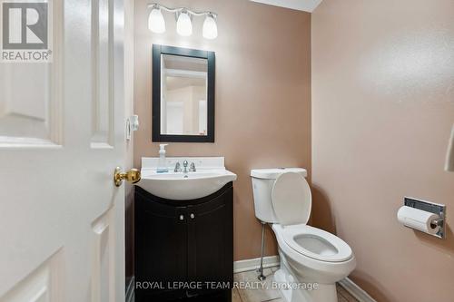 121 Ashpark Crescent, Ottawa, ON - Indoor Photo Showing Bathroom