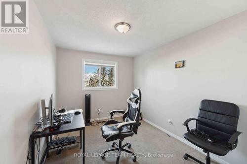 121 Ashpark Crescent, Ottawa, ON - Indoor Photo Showing Office