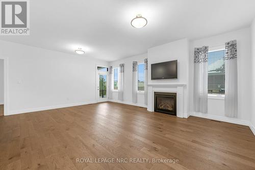 85 Borden Trail, Welland (769 - Prince Charles), ON - Indoor Photo Showing Living Room With Fireplace