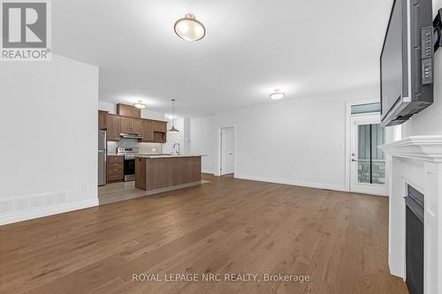 85 Borden Trail, Welland (769 - Prince Charles), ON - Indoor Photo Showing Kitchen