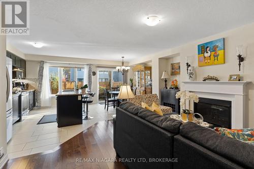 8096 Blue Ash Lane, Niagara Falls, ON - Indoor Photo Showing Living Room With Fireplace