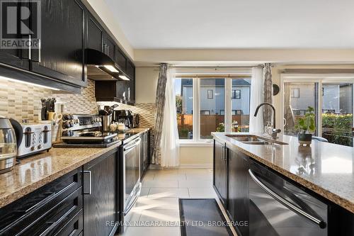 8096 Blue Ash Lane, Niagara Falls, ON - Indoor Photo Showing Kitchen With Double Sink With Upgraded Kitchen