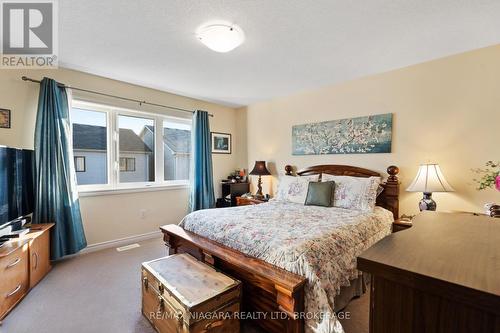 8096 Blue Ash Lane, Niagara Falls, ON - Indoor Photo Showing Bedroom