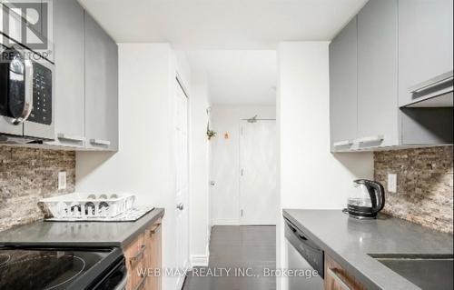 107 - 11 St Joseph Street, Toronto, ON - Indoor Photo Showing Kitchen