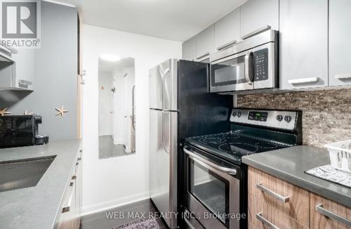 107 - 11 St Joseph Street, Toronto, ON - Indoor Photo Showing Kitchen