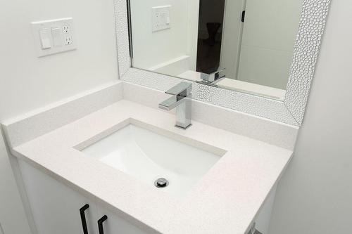 Lower Suite 20158 27A Avenue, Langley, BC - Indoor Photo Showing Bathroom