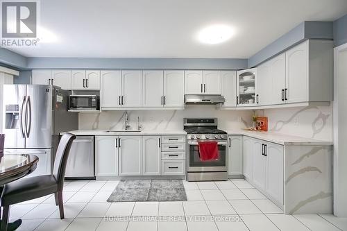 61 Lauraglen Crescent, Brampton, ON - Indoor Photo Showing Kitchen