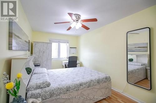 61 Lauraglen Crescent, Brampton, ON - Indoor Photo Showing Bedroom