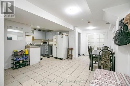 61 Lauraglen Crescent, Brampton, ON - Indoor Photo Showing Kitchen