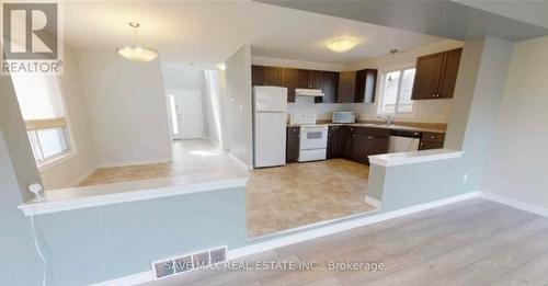 1418 Mickleborough Drive, London, ON - Indoor Photo Showing Kitchen