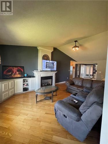 195 Carrie, Sturgeon Falls, ON - Indoor Photo Showing Living Room