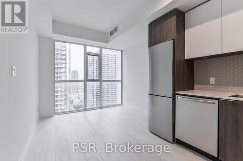 2004 - 30 Ordnance Street, Toronto, ON - Indoor Photo Showing Kitchen