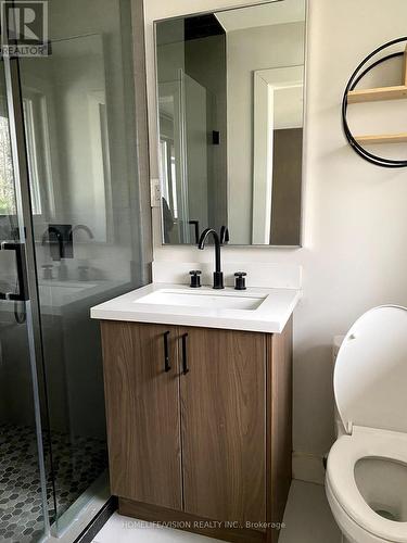 Room A - 15 Cobden Street, Toronto, ON - Indoor Photo Showing Bathroom