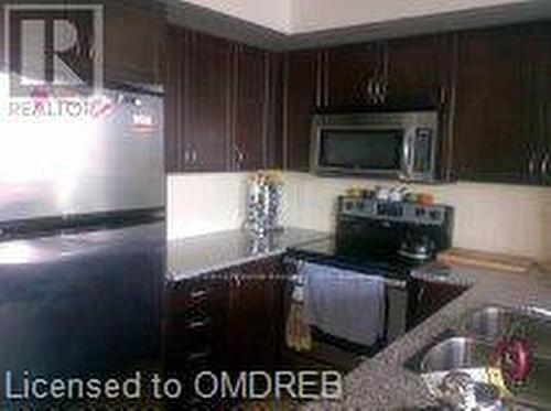 2201 - 208 Enfield Place, Mississauga, ON - Indoor Photo Showing Kitchen