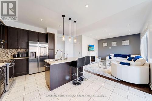 39 Snapdragon Square, Brampton, ON - Indoor Photo Showing Kitchen With Upgraded Kitchen