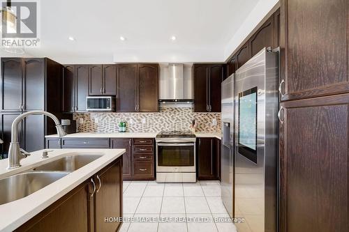 39 Snapdragon Square, Brampton, ON - Indoor Photo Showing Kitchen With Double Sink With Upgraded Kitchen