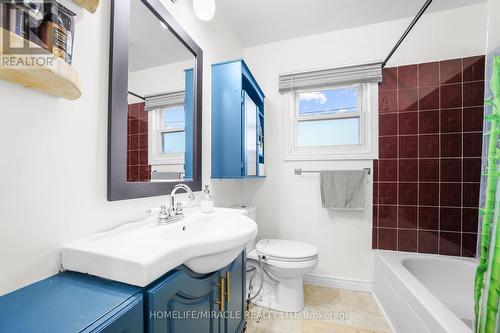 33 Winniett Street, Brantford, ON - Indoor Photo Showing Bathroom