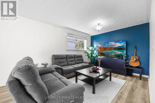 33 Winniett Street, Brantford, ON - Indoor Photo Showing Living Room