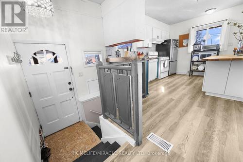 33 Winniett Street, Brantford, ON - Indoor Photo Showing Kitchen