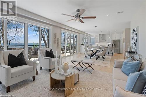 755 Lakeshore Road, Fort Erie, ON - Indoor Photo Showing Living Room