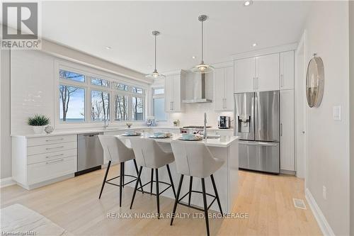 755 Lakeshore Road, Fort Erie, ON - Indoor Photo Showing Kitchen With Upgraded Kitchen