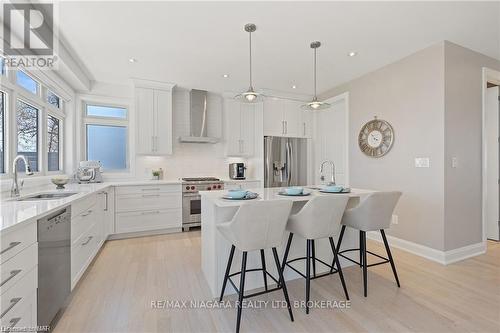 755 Lakeshore Road, Fort Erie, ON - Indoor Photo Showing Kitchen With Upgraded Kitchen