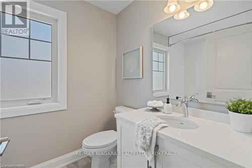 755 Lakeshore Road, Fort Erie, ON - Indoor Photo Showing Bathroom